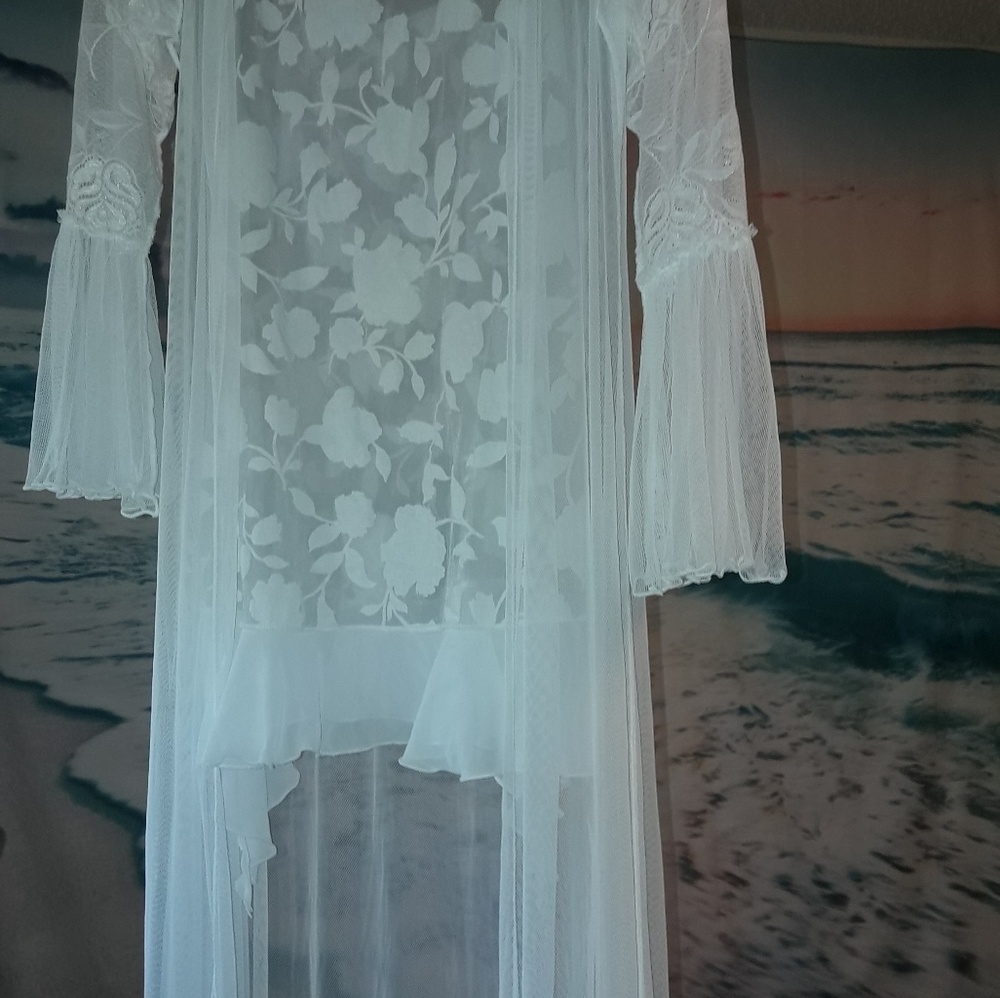 Lovely white nightgown set Escante collection